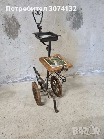 Количка пепелник с плочки в ретро мотиви