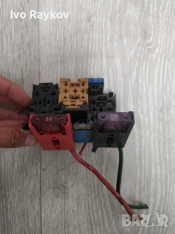 Кутия с предпазители за  Audi, VW, Seat и Skoda , 8A0937530