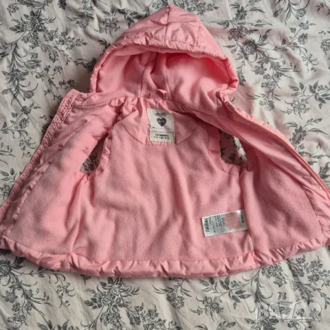 Елек / грейка с качулка за момиче Waikiki, снимка 3 - Жилетки и елечета за бебе - 50068016