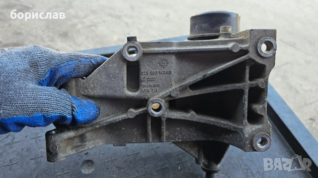 Стойка за генератор за Фолксваген голф 3 , снимка 3 - Части - 51637235