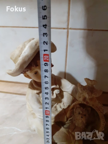 Страхотна красива статуетка момченце с кученца и гълъбче, снимка 7 - Антикварни и старинни предмети - 53356348