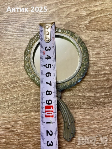 Винтидж ръчно огледало от СССР, метал, декоративен орнамент, 1960–1970-те, снимка 3 - Антикварни и старинни предмети - 53359846