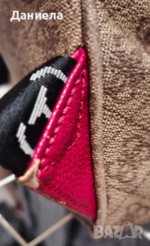 Guess дамска раница, снимка 9 - Чанти - 52921723