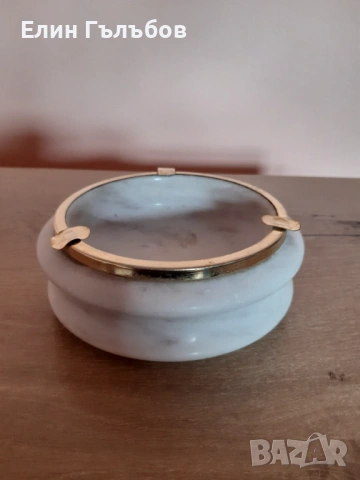 Пепелник мраморен, масивен с месингов обков, снимка 3 - Декорация за дома - 53442374