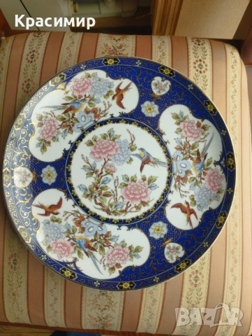 Винтидж японска декоративна чиния със сини декорации Imari. 