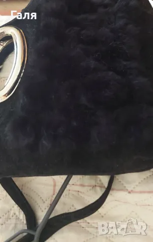 Черна чанта велур със заешки пух, снимка 6 - Чанти - 47401674