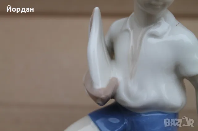 Немска порцеланова фигурка DDR ''Момче с лодка'', снимка 3 - Колекции - 47957518