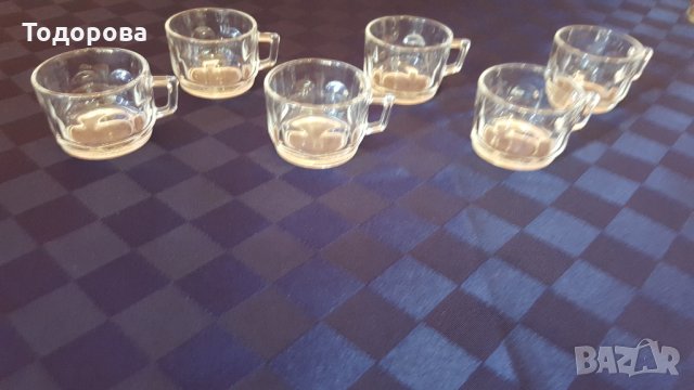 Стъклени чашки за кафе.