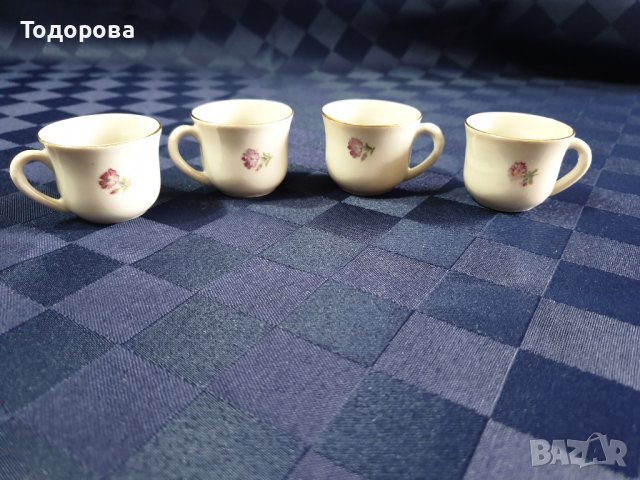 Порцеланови чашки за греяна ракия със златен кант на Български производител - 4 броя, снимка 1 - Сервизи - 43906099