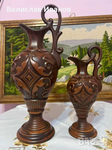 Две керамични невероятно красиви вази с релефни елементи. Перфектно състояние., снимка 2 - Антикварни и старинни предмети - 48273920