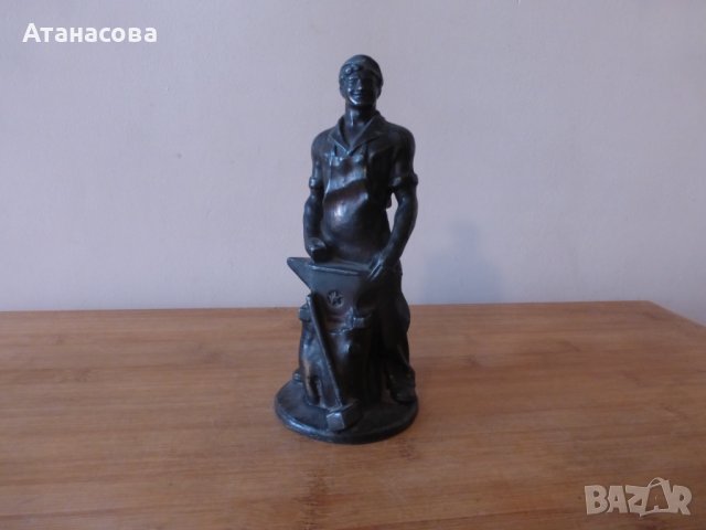 Метална фигура Ковач статуетка 1970 г, снимка 1 - Статуетки - 43887712