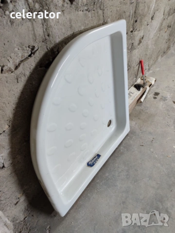 Ъглово керамично поддушово корито Vidima (Новo), снимка 2 - Душ кабини и вани - 53514614