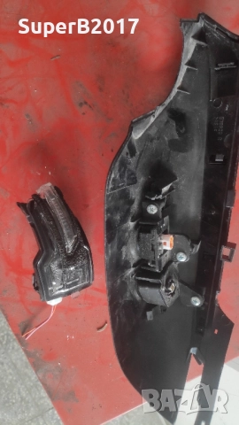 Продавам - части от дясно огледало на Lexus NX 2024 г