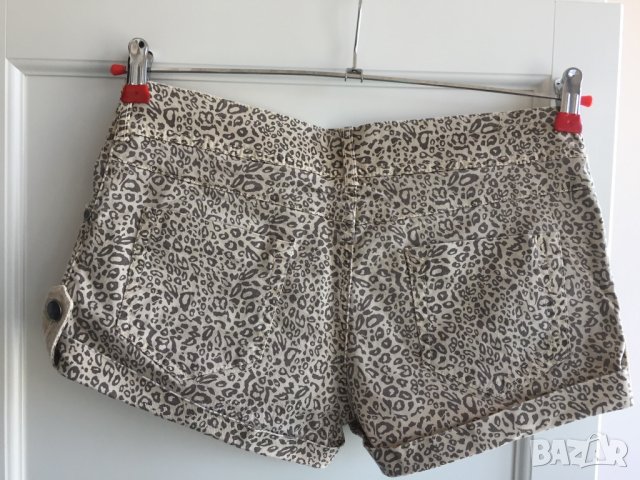 Къси панталонки BERSHKA, size 26, дънков плат, леопардови шарки, много запазени, снимка 2 - Къси панталони и бермуди - 28977637