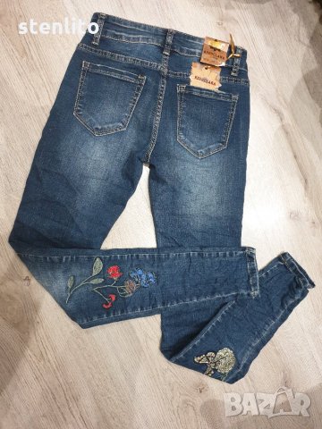 Дънки с цветна бродерия размер ХS, снимка 4 - Дънки - 21026573