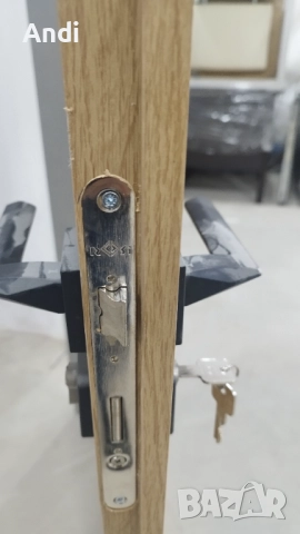 Врата с метална каса брава и дръжки с ключ 3 бр 78/201см дясна, снимка 7 - Дограми - 52715536
