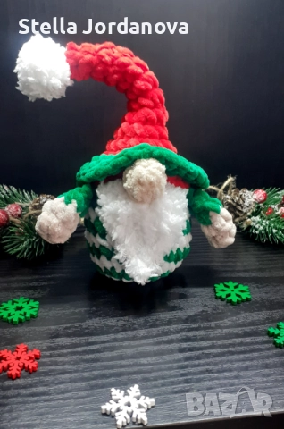 Ръчно изплетен плюшен коледен гном 🎅, снимка 5 - Плюшени играчки - 52238304