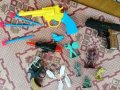 Лот играчки-пистолети, войници