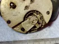 МЕХАНИЗЪМ от СТАР РЯДЪК ВИКТОРИАНСКИ КОЛЕКЦИОНЕРСКИ ДЖОБЕН ЧАСОВНИК ФУНКЦИОНИРАЩ БАЛАНС 45680, снимка 5
