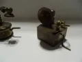 № 7822 три стари малки метални / бронзови фигурки  - грамофон , телефон , лампа / свещник  , снимка 2