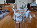 Стар порцеланов чайник, снимка 1 - Антикварни и старинни предмети - 40874284