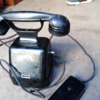 Стар телефон , снимка 1 - Антикварни и старинни предмети - 35582211