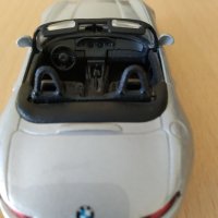 Продавам умален модел на BMW Z8 1:43, снимка 3 - Колекции - 27824467
