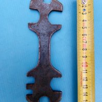 Стар гаечен ключ, снимка 1 - Антикварни и старинни предмети - 26308967