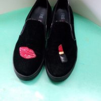 Дамски черни обувки с апликации Fred, снимка 4 - Дамски ежедневни обувки - 27342884