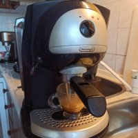 Кафе машина Делонги с ръкохватка с крема диск, италианска, работи отлично , снимка 3 - Кафемашини - 37748241