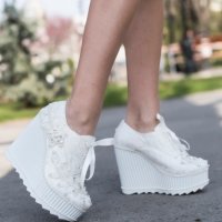Обувки на платформа - бели - 710-05, снимка 1 - Дамски елегантни обувки - 33326907