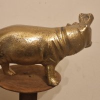Масивен метален хипопотам., снимка 2 - Антикварни и старинни предмети - 43788730