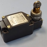 краен изключвател Omron WL-10 FSD2-G small 2-circuit limit switch 10A 500VAC, снимка 3 - Резервни части за машини - 37719106