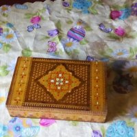 Стара дървена гравирана кутия., снимка 2 - Колекции - 38260613