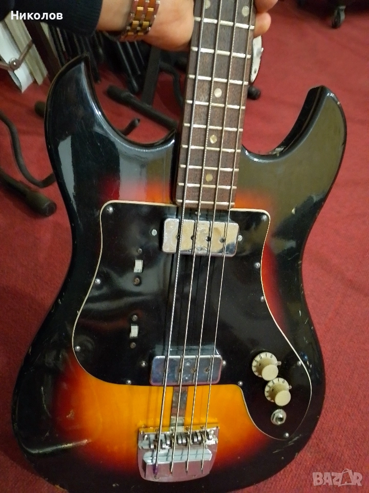 Бас китара Klira , снимка 1