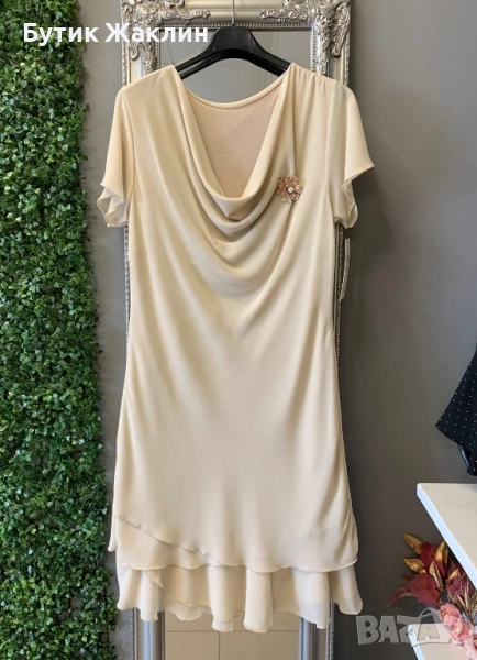 Елегантна рокля с красива брошка, снимка 1