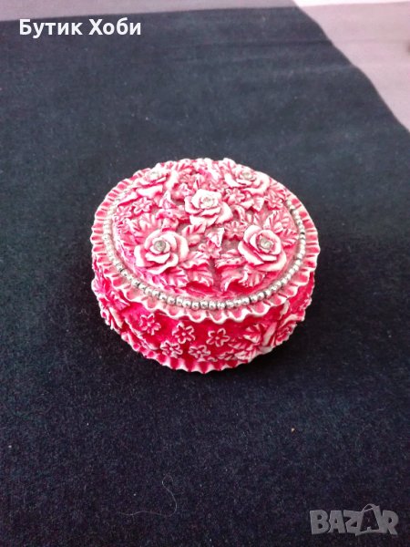 Чудесна бижутерка от бисквитен порцелан, снимка 1