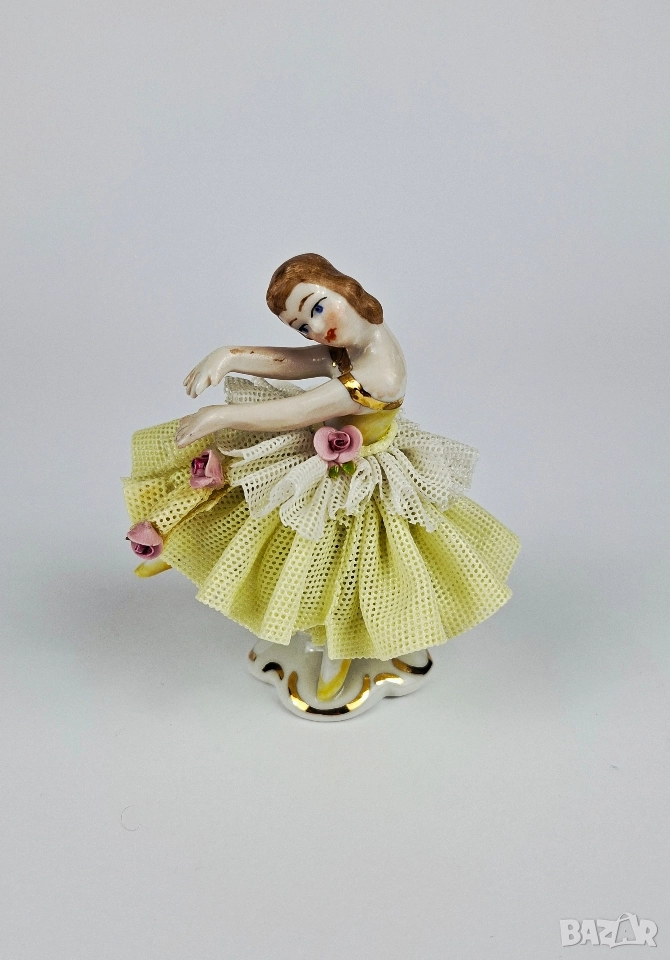 Порцеланова балерина със жълта рокля, снимка 1