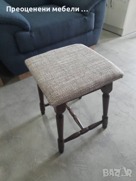 Табуретка от парен бук масив с тапицирана седалка., снимка 1