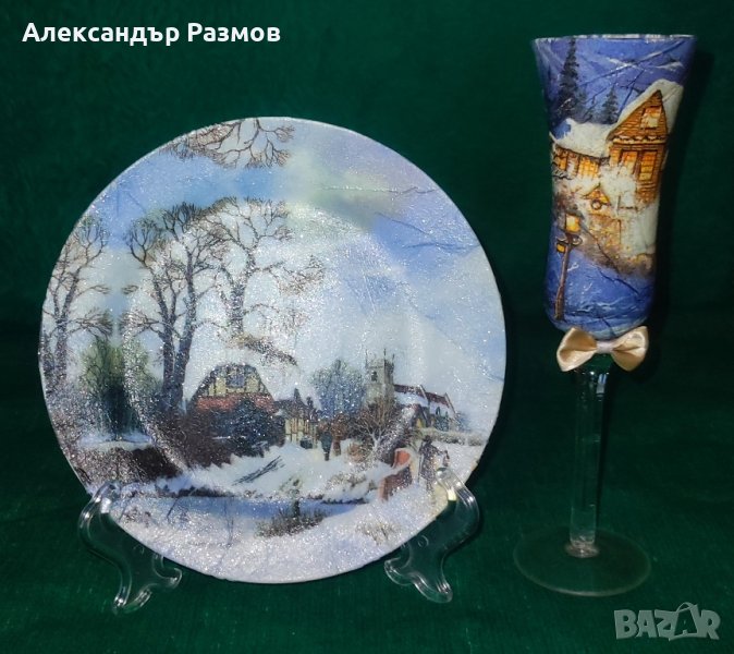 Подаръчен комплект. Декоративен порцелан. Зимен мотив. Чиния (със стойка).Вазичка.Не са използвани, снимка 1