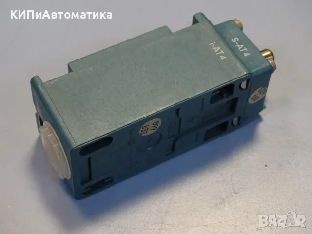 Изключвател краен Klockner-Moeller AT4/i limit switch 220V, снимка 4 - Резервни части за машини - 48546272