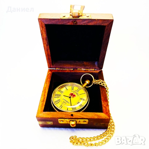 Часовник от бронз с ретро дизайн в дървена кутия