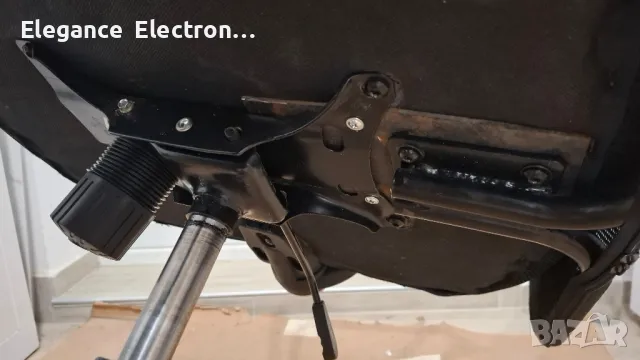 Офис стол – здрав, стабилен и в отлично състояние , снимка 4 - Столове - 50425034