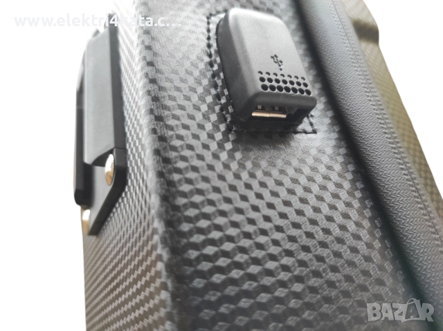 Чанта за тротинетка Карбон с USB порт и бързо сваляне, снимка 6 - Аксесоари и консумативи - 52573523