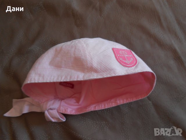 Детска шапка в розово Escada, снимка 2 - Шапки, шалове и ръкавици - 26841423