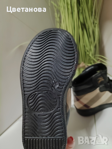 Burberry детски спортни обувки, снимка 2 - Детски маратонки - 44871996