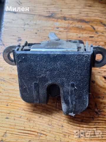 Брава На Задния Капак За Volkswagen Touran или Golf 5 Combi 2004-2010 Година , снимка 2 - Части - 51863221