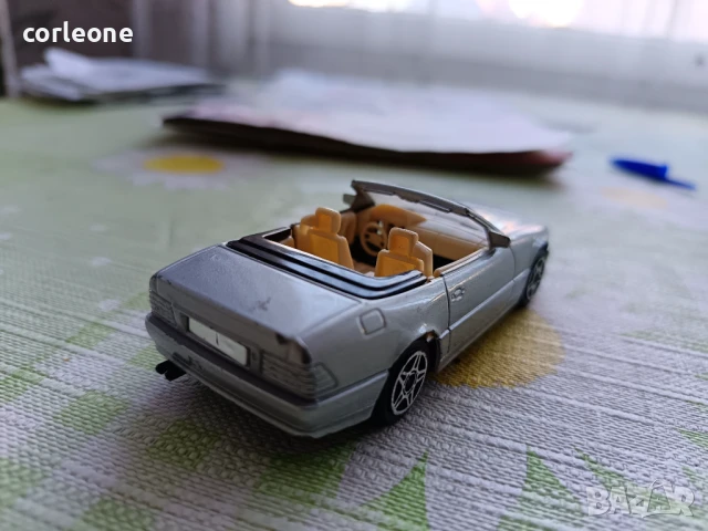 Mercedes-Benz 300 SL - мащаб 1:43 на bBurago made in Italy, снимка 2 - Колекции - 50550449