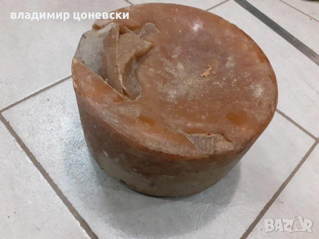 Много голям калъп восък,парафин.Размерите на калъпа са 23/11 см и тежи близо четири килжграма, снимка 2 - Други - 52403825
