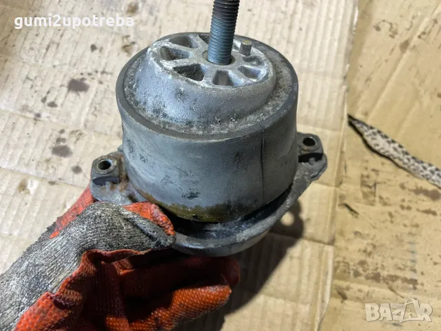 Тампон Двигател Десен 948.375.050.01 Porsche Cayenne 957 4,8 V8, снимка 5 - Части - 49864691